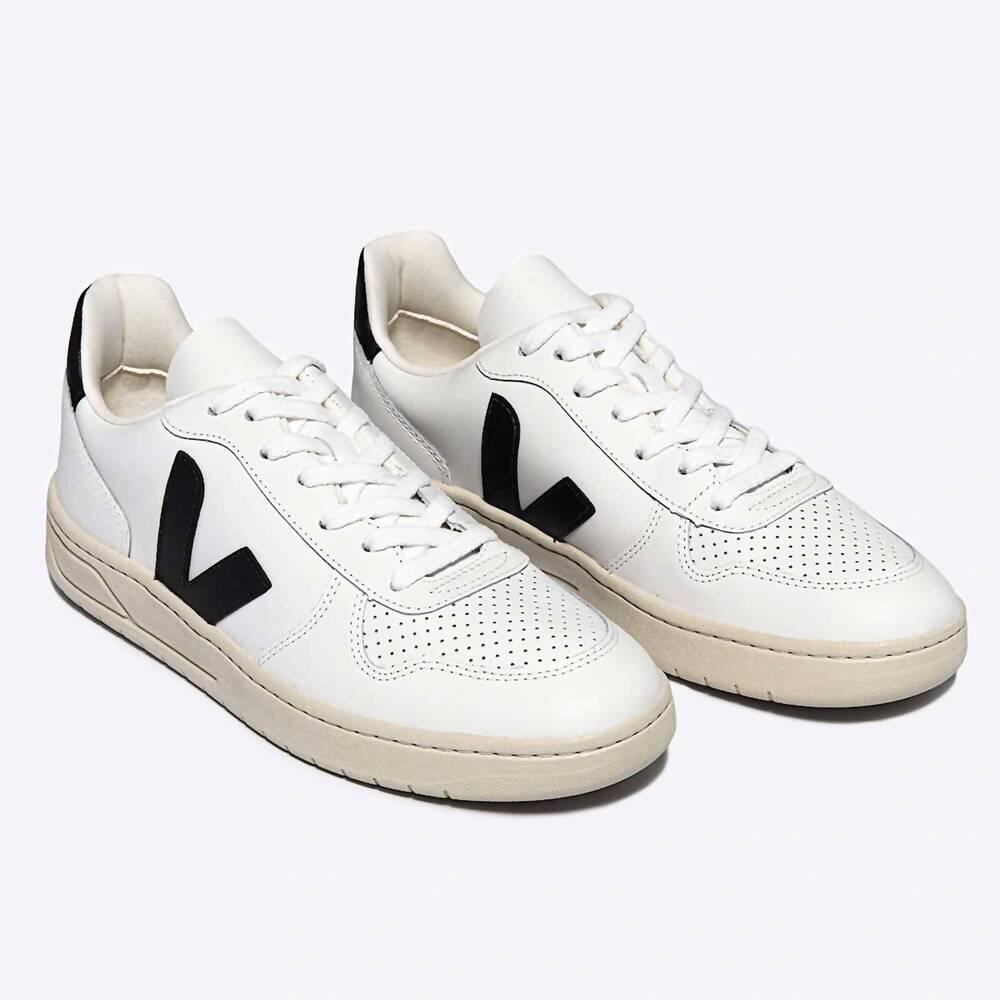 NEW VEJA men's v-10 leather sneakers in white/black